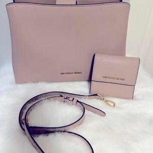 Michael Kors Muave purse barely use with two handles to switch out
